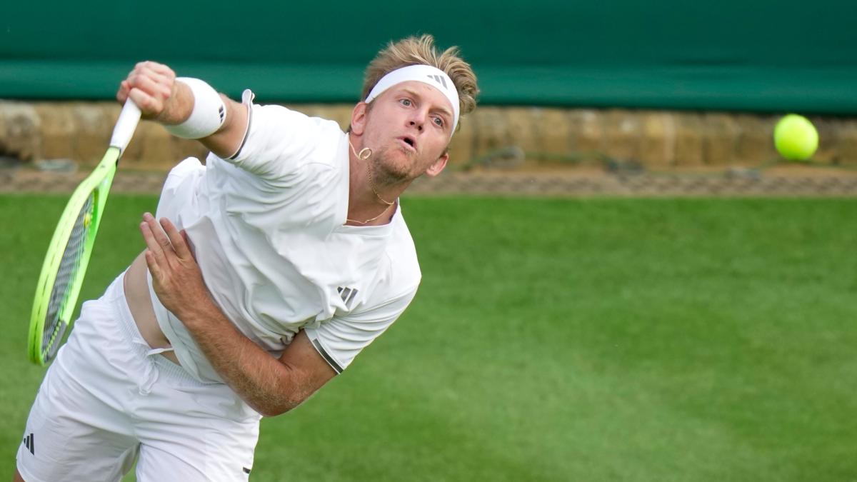 Alejandro Davidovich Fokina celebrando victoria en Wimbledon