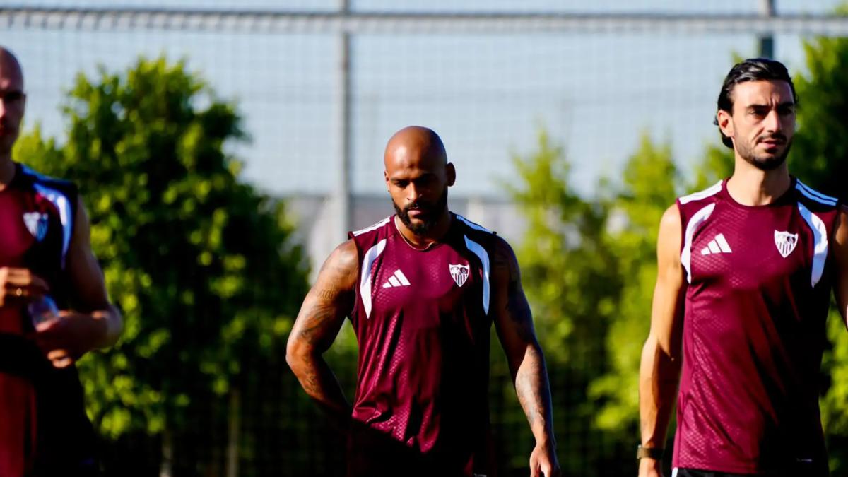 Marcao se retira lesionado tras 25 minutos contra Aston Villa