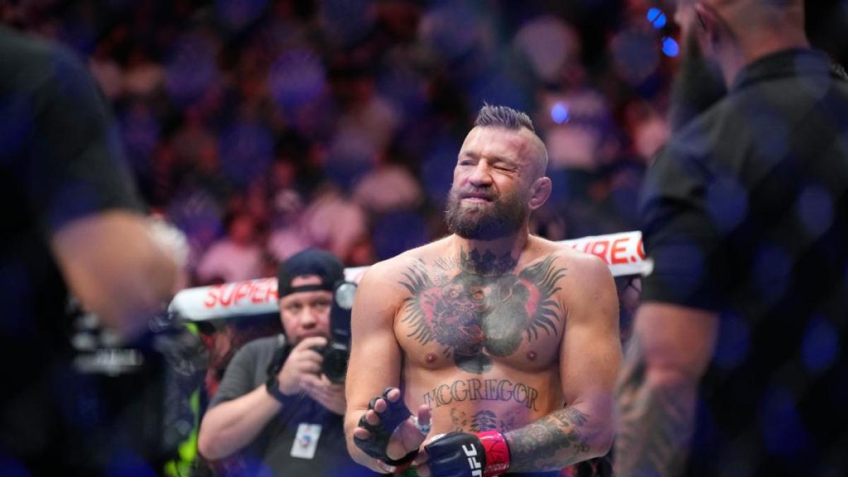 Dana White talks about McGregor's injury: "He will be out for a year"
