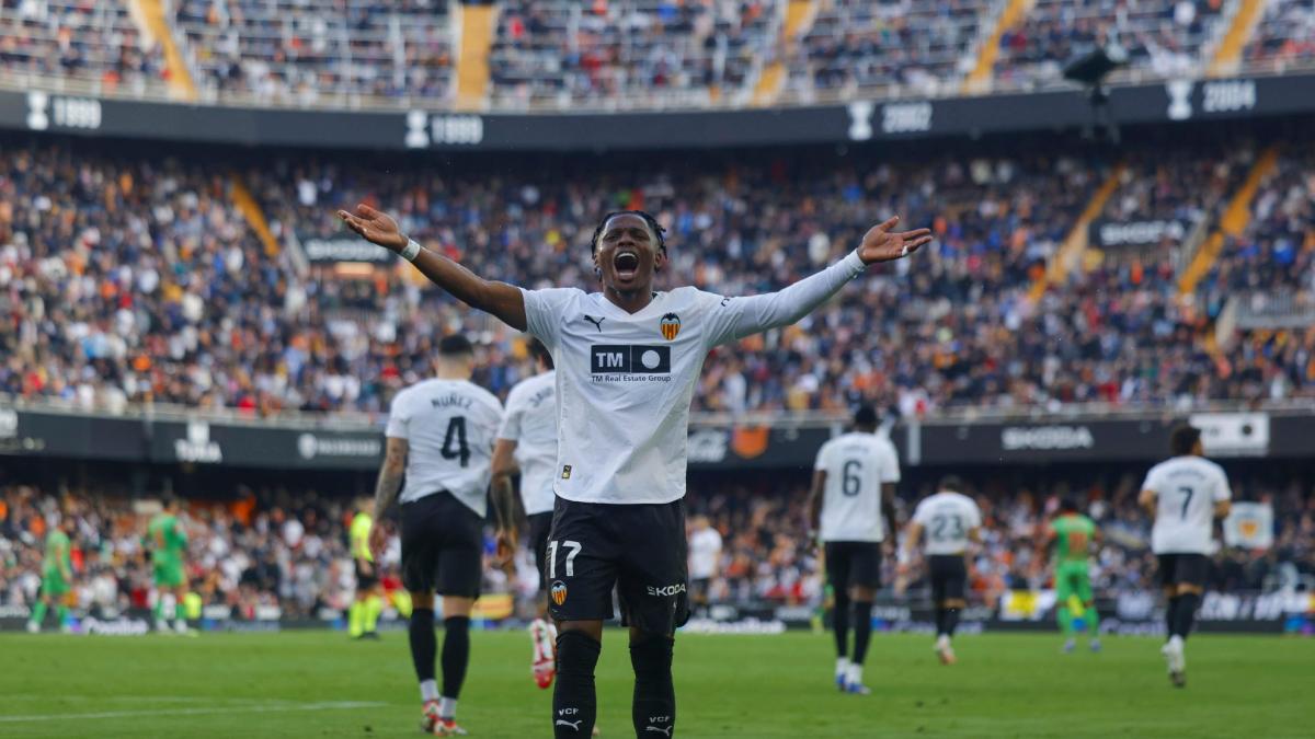 El Leeds deja en tierra a Ramazani que hace fuerza por volver al Valencia