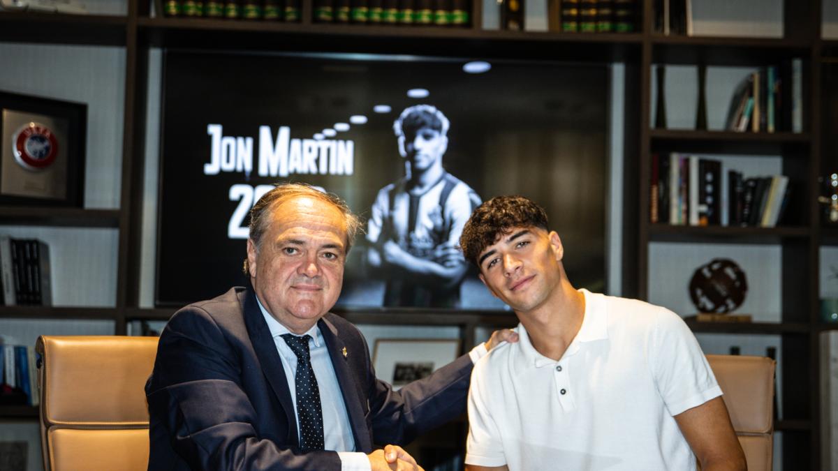 Jon Martín firma su tercer contrato con la Real Sociedad en dos años: blindaje hasta 2032