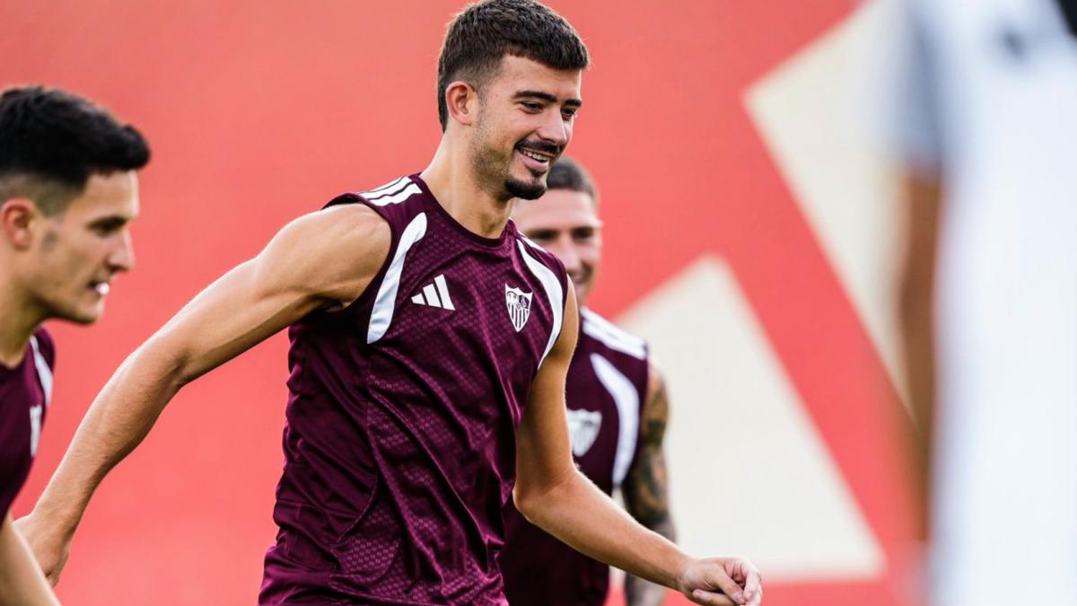 Sevilla viaja a Córdoba con bajas: Castrín, Kike Salas, Pedrosa y Ejuke se quedan en casa