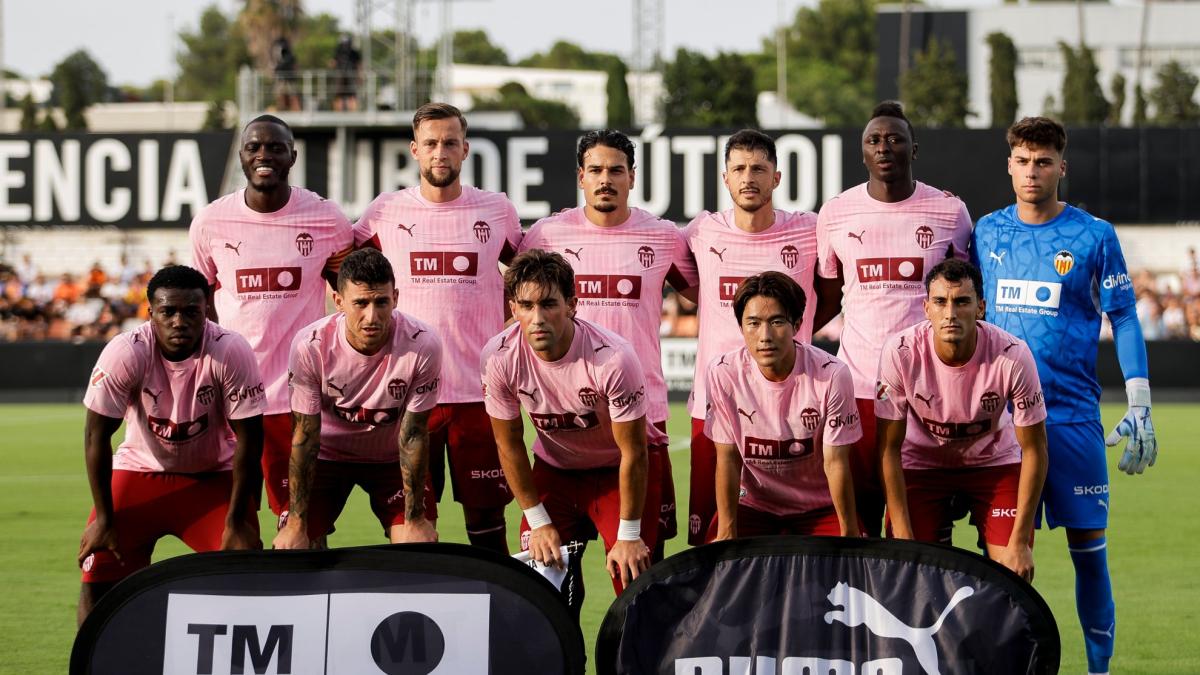 Diakhaby regresa tras siete meses de pesadilla, pero su futuro en el Valencia sigue en el aire