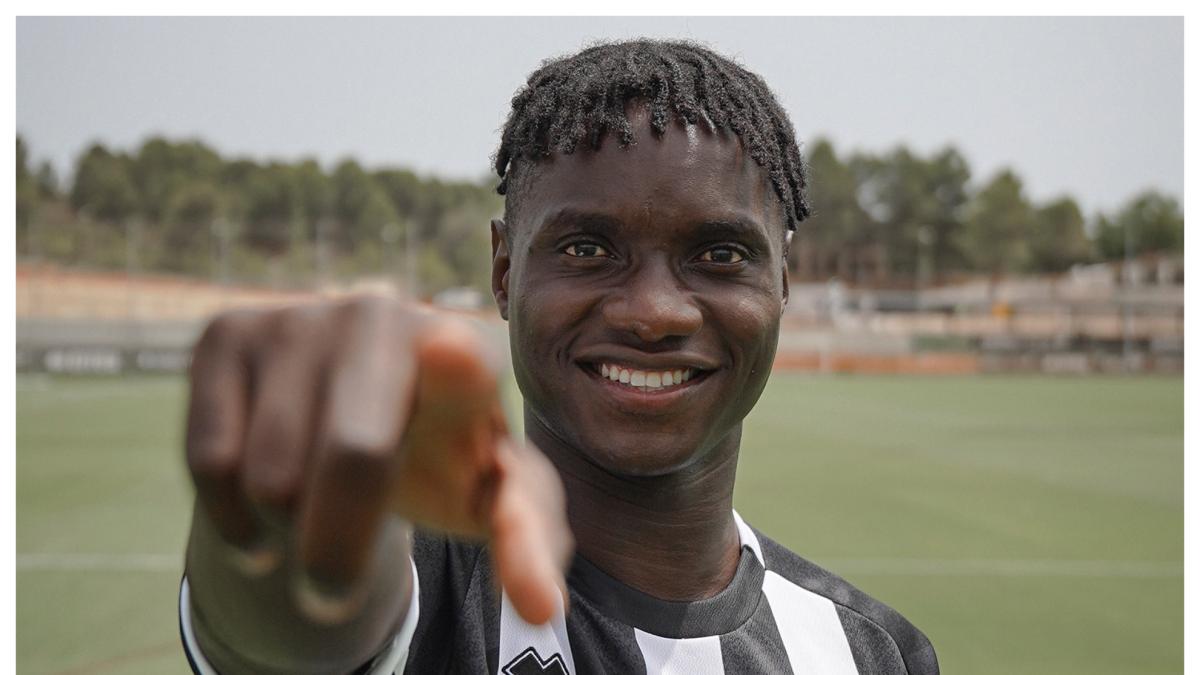 Castellón refuerza su ataque con el fichaje del delantero angoleño David Nzanza hasta 2030
