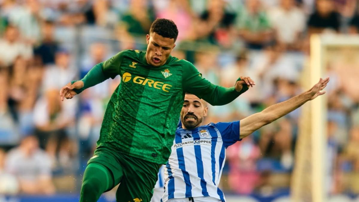 Deossa viaja con el Betis a Granada pese a estar en negociaciones para salir cedido al Vasco de Gama