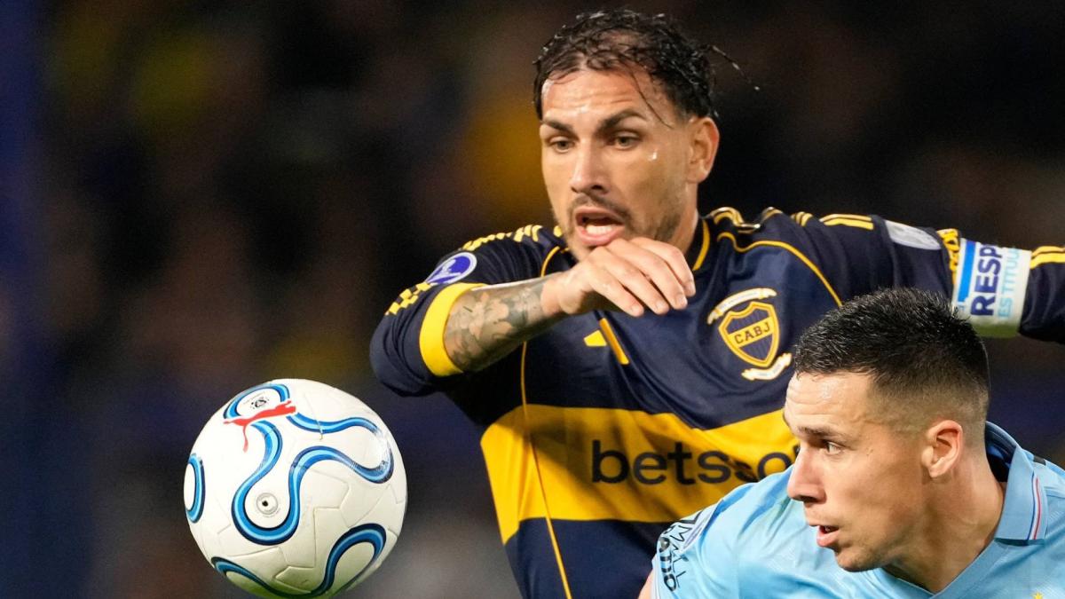Paredes regresa triunfal a La Bombonera: ovación y asistencia magistral en la Copa Sudamericana