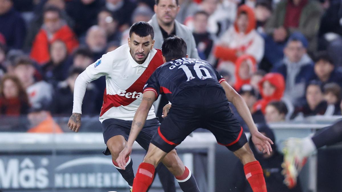 En el debut de Otamendi y Correa, River cayó como local ante Barracas Central