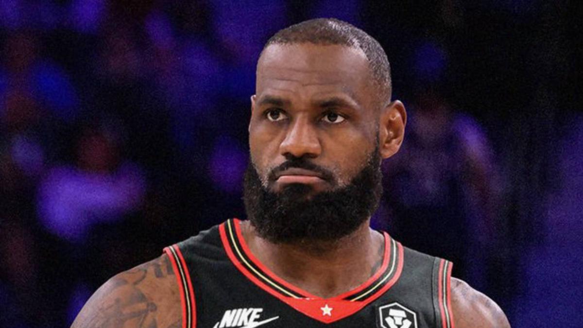 La plus grosse baisse de salaire de l'histoire de la NBA : LeBron passe de 52,6 millions à 3,8 millions