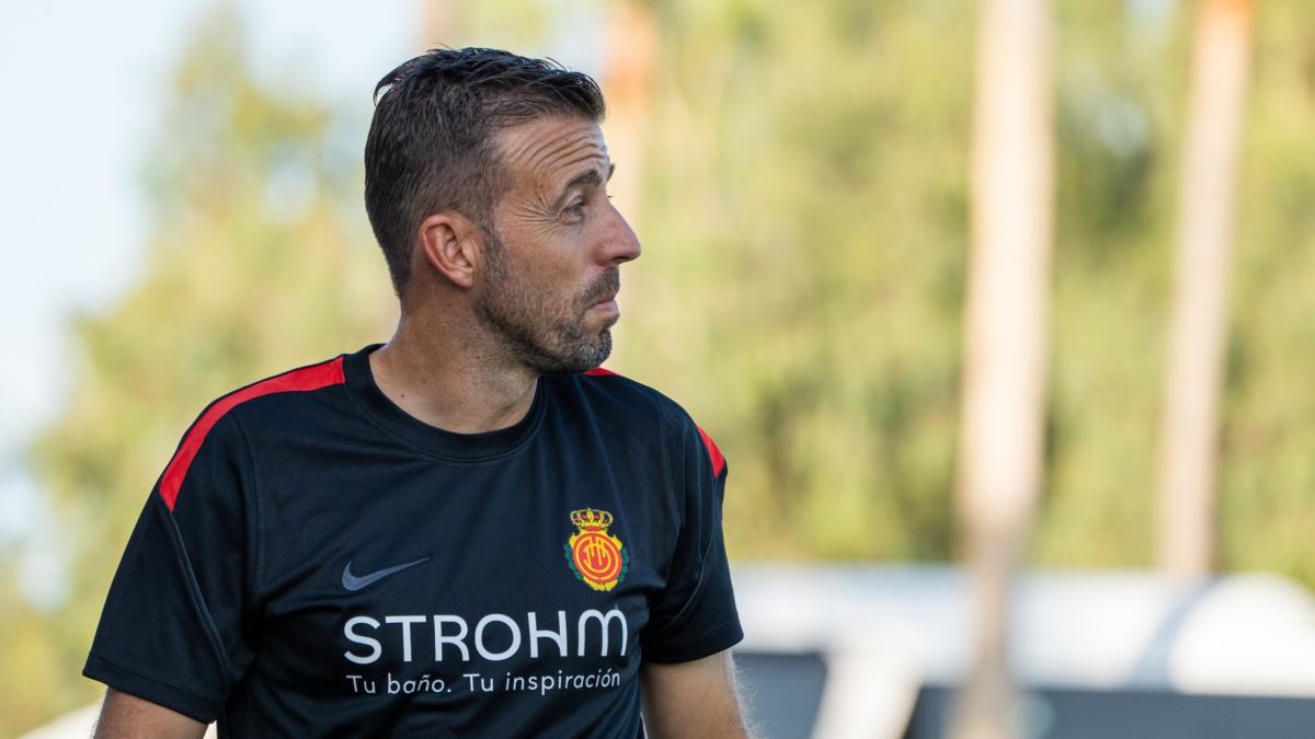 Mallorca arranca con buen pie en Marbella: Arnau Tenas debuta en los entrenamientos y hay collejas para los cumpleañeros