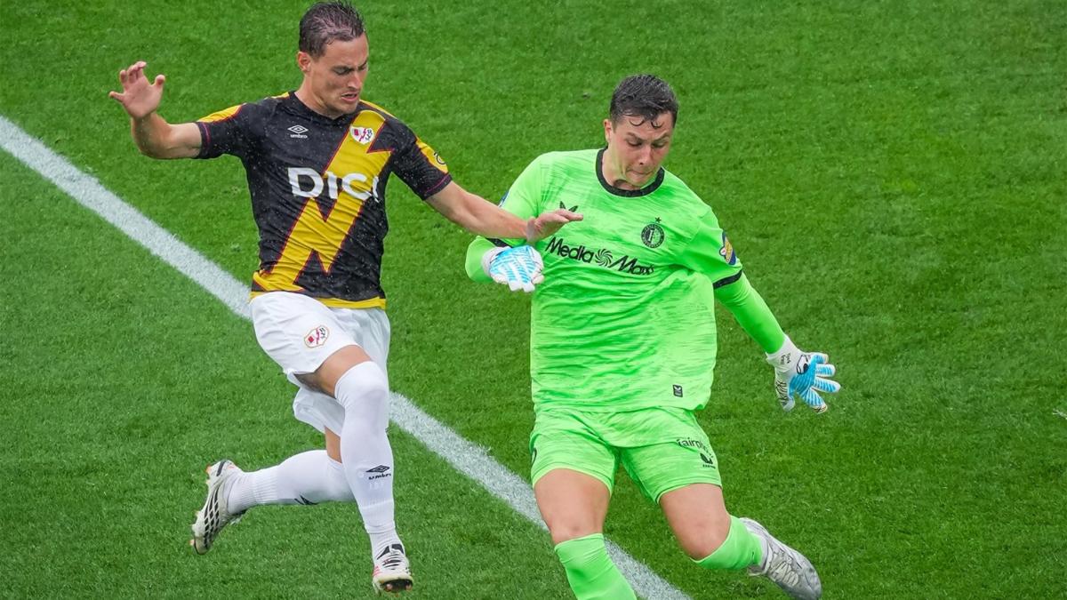 La lluvia de Róterdam frena al Rayo de Beñat San José contra el Feyenoord