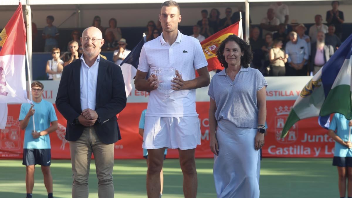 Luka Pavlovic emmène une autre villa d'El Espinar en France