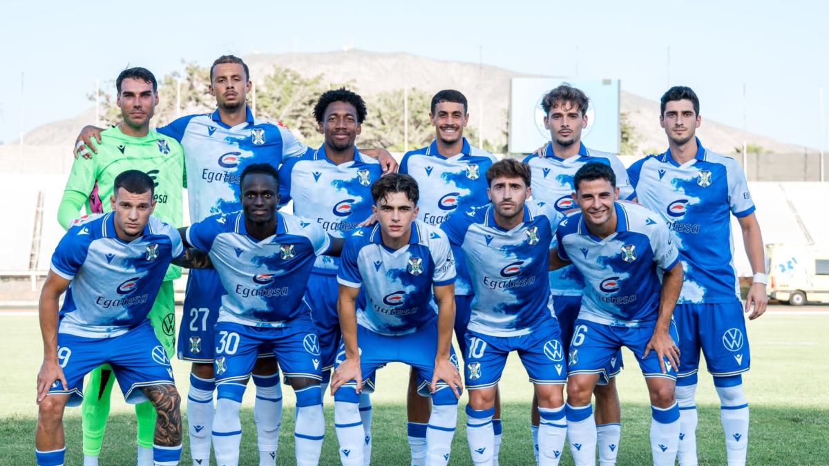 El Tenerife muere arriba y desarma al Marino