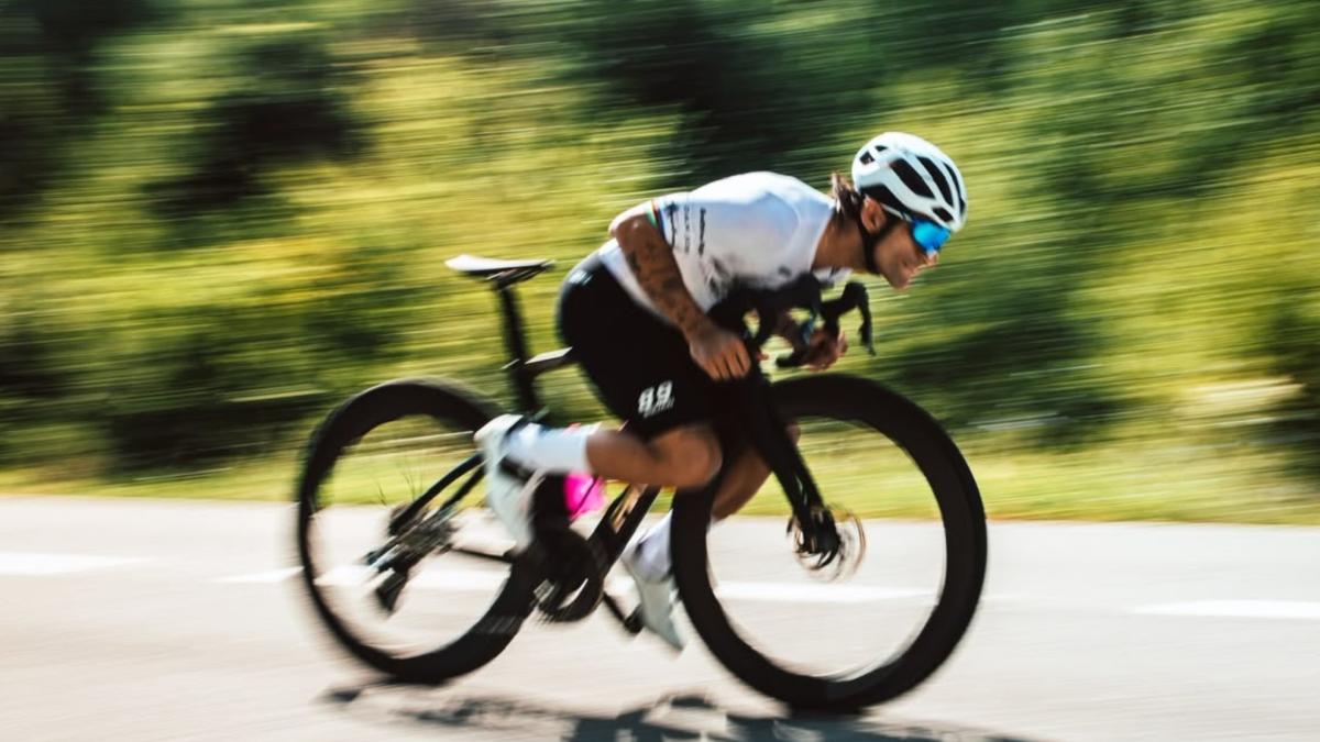 Jorge Martín is made of iron: he changes the Aprilia to cross the Pyrenees like Pogacar