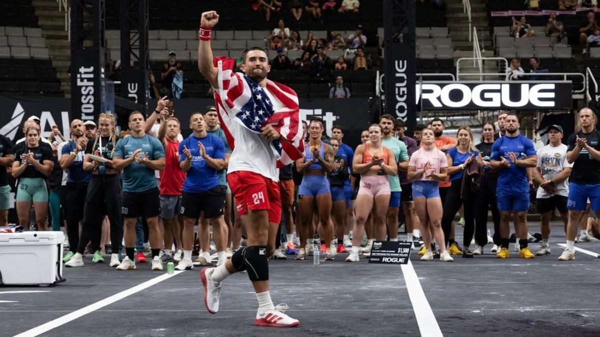 الصبي البدين الذي يؤمن بالكتاب المقدس هو مالك وسيد ألعاب CrossFit