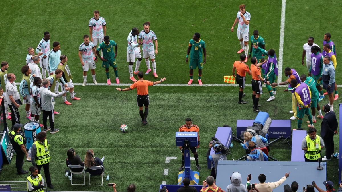 UEFA pone freno al VAR: menos revisiones y más autoridad para el árbitro
