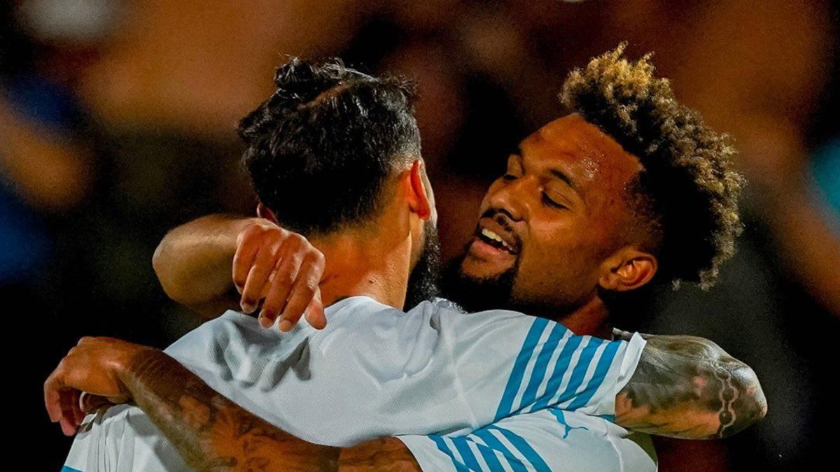 Konrad de la Fuente vuelve a España: el Sporting de Gijón cierra su fichaje con sorprendente rapidez