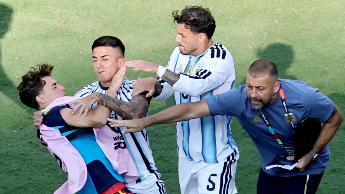 يفتح FIFA إجراءات ضد جافي وناهويل وألمادا وباريديس وأيالا