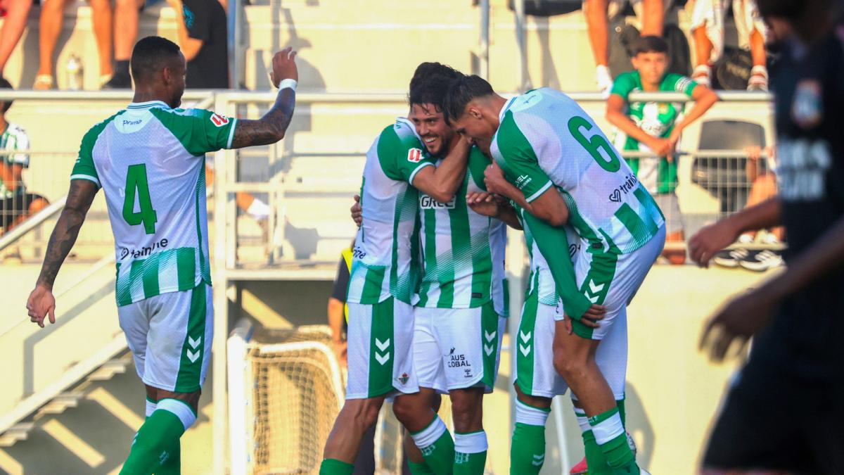 بيتيس يظهر عضلاته في مباراة ودية بدوري أبطال أوروبا