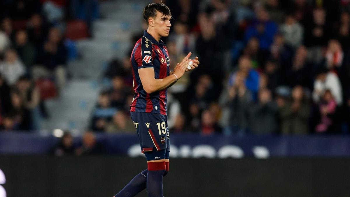 Villarreal se lanza a por Carlos Espí: 48 horas para conocer el destino de la joya del Levante