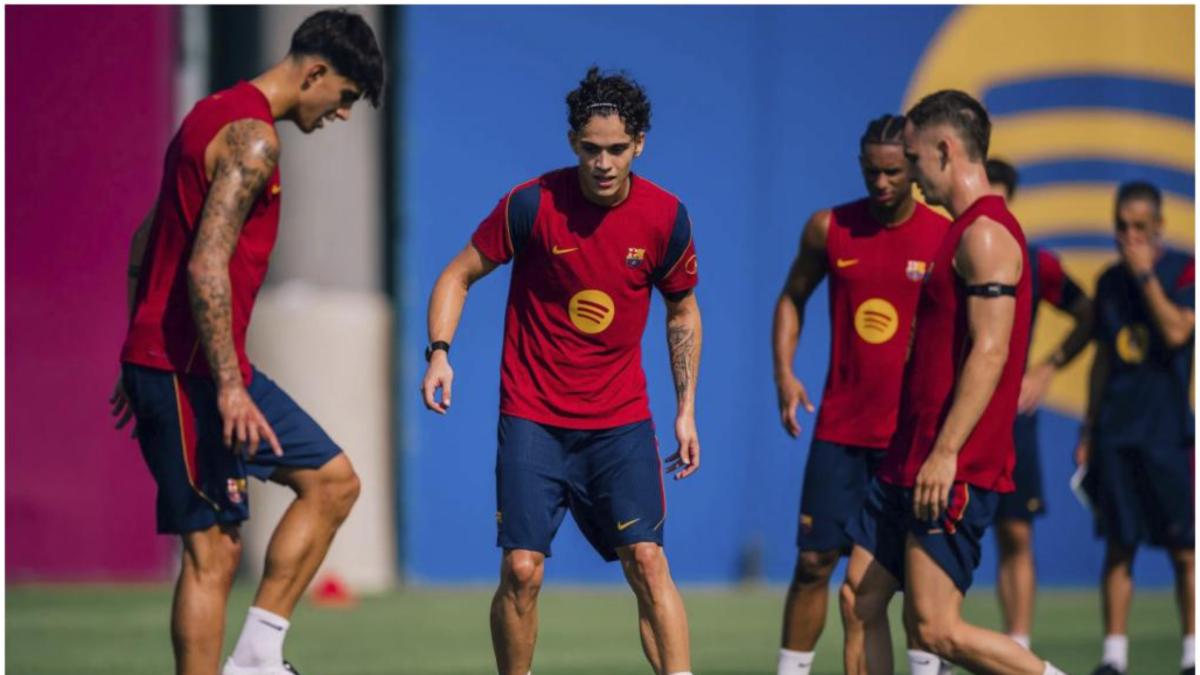 Héctor Fort, inscrito en LaLiga con el Barcelona: el lateral apunta al primer equipo de Flick