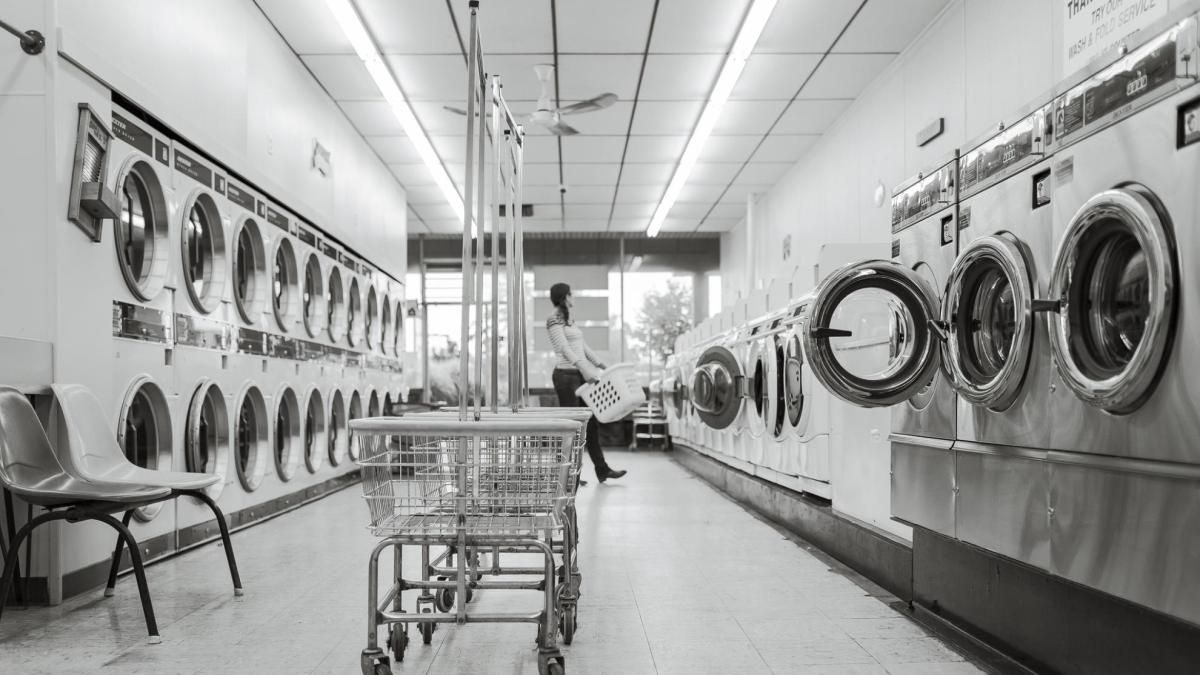 A 22-year-old girl dies after being trapped in a laundry machine in Toledo