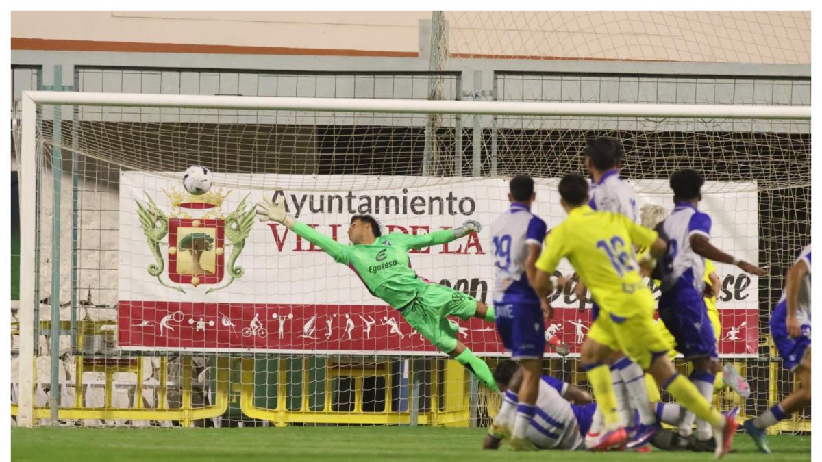 El Cádiz sobrevive a un buen Tenerife y corona el Teide en los penaltis