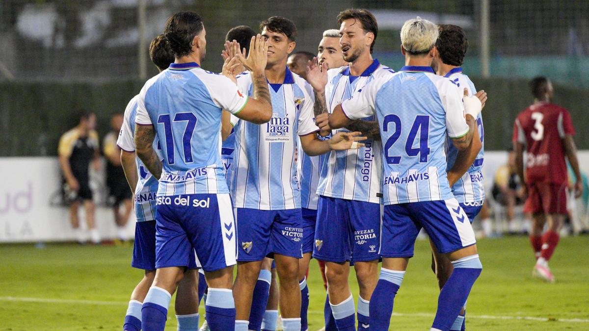 El Málaga golea en su primera victoria del verano