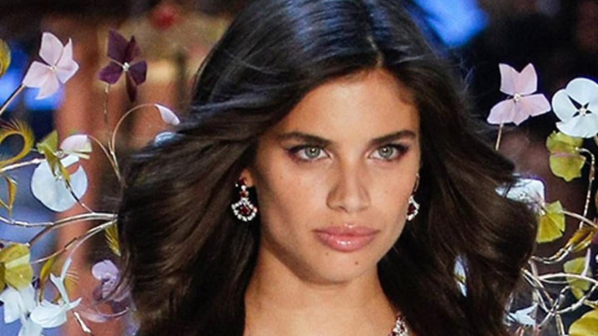 Sara Sampaio y su vídeo viral que muestra la diferencia entre pose y realidad