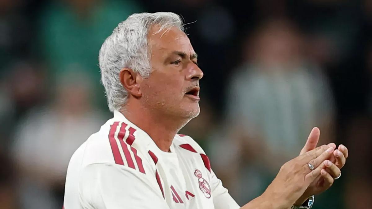 Mourinho: "La renovación de Vinicius es una alegría para nosotros"