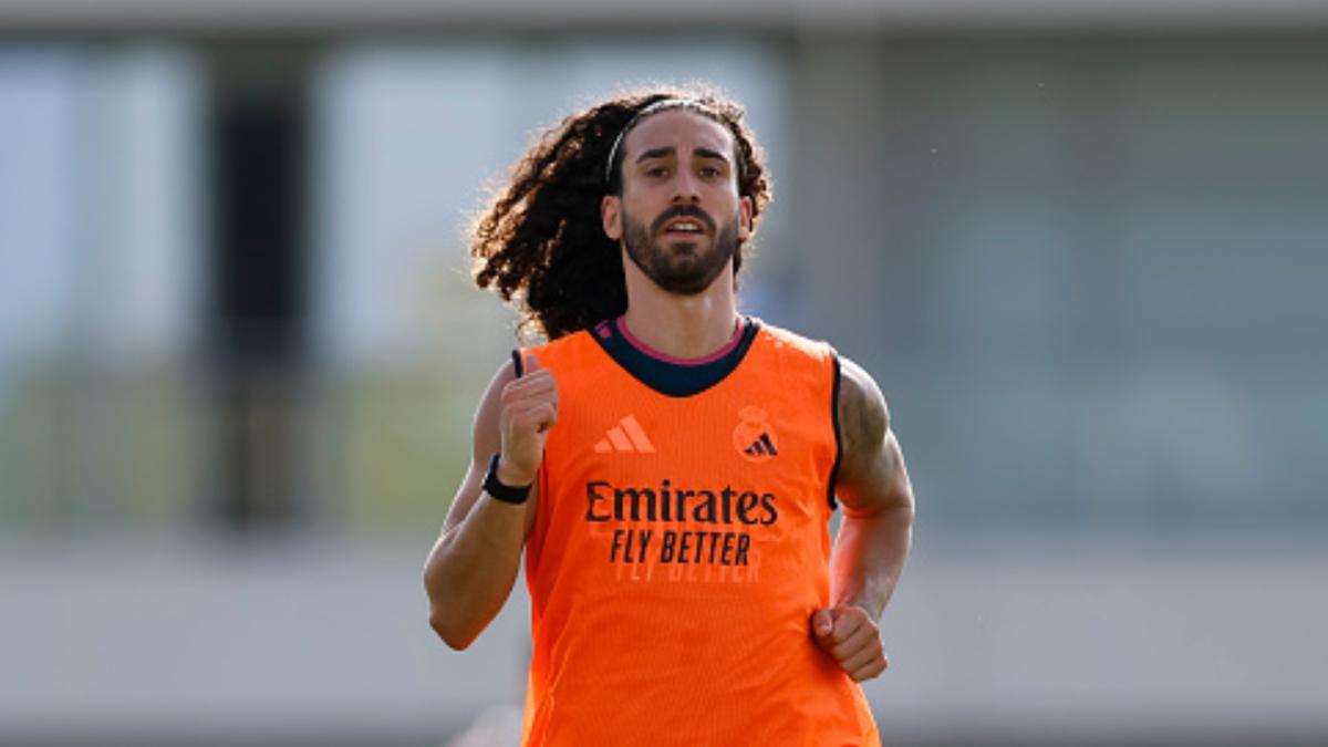 Cucurella llega para zanjar el debate del 3