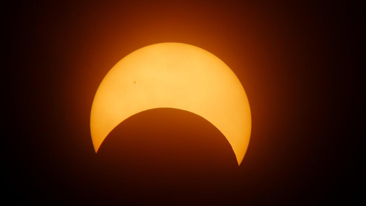 La AEMET lanza sus últimas previsiones antes del eclipse: “No deberían...”