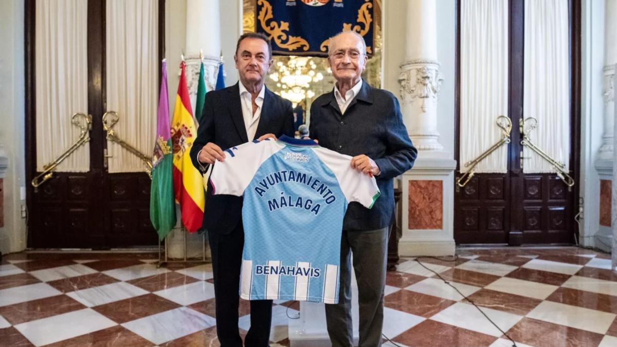 El administrador calma el mercado: "Hay dinero para hacer varios fichajes"