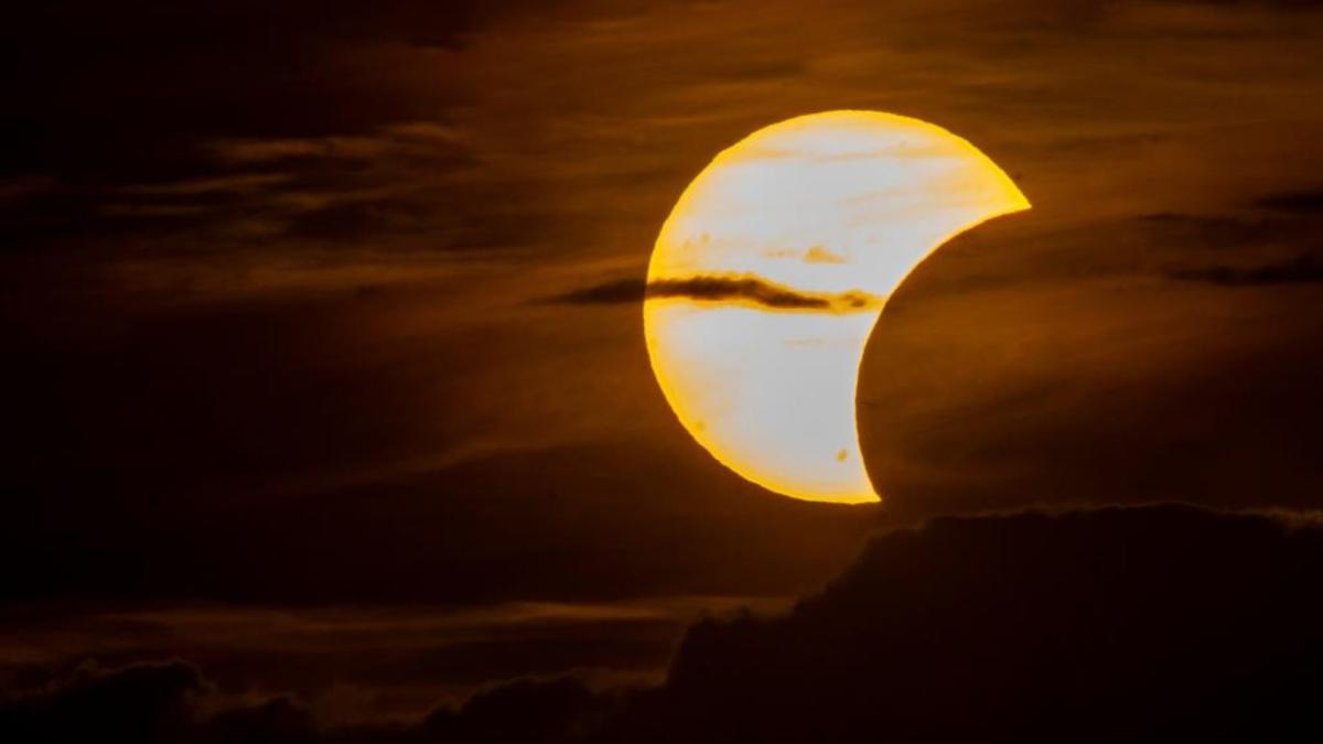 El timelapse del eclipse total de Sol desde la redacción de MARCA: del día a la noche en 60"