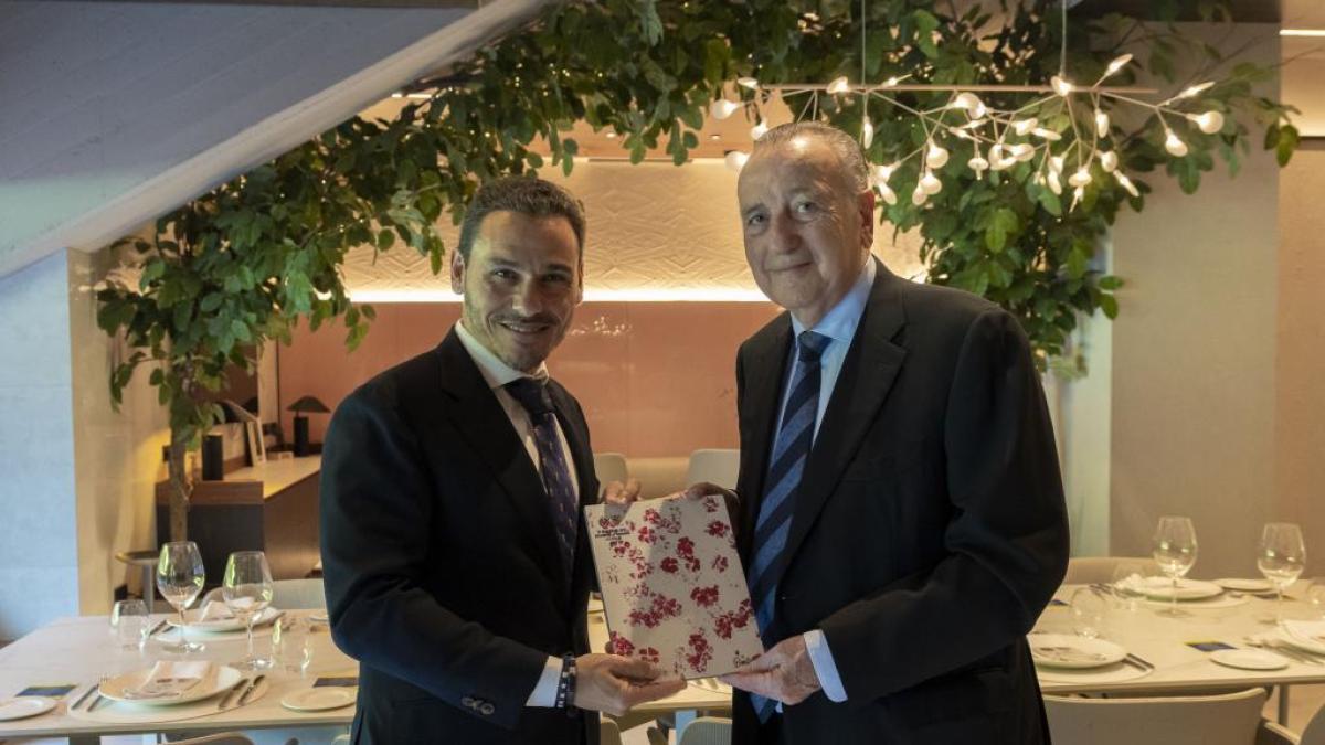 Villarreal conmemora tres décadas al presidente Roig