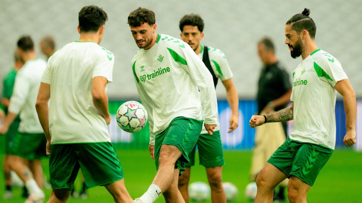 Pellegrini mantiene plantilla de 24 para el próximo duelo con el Barça