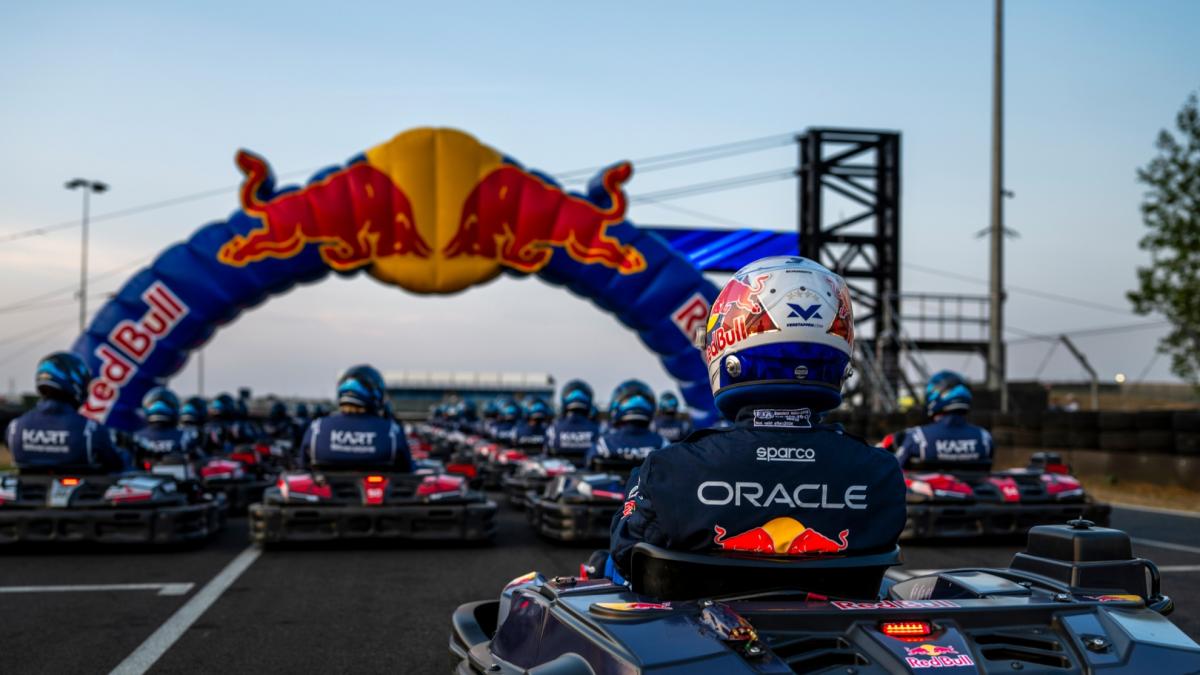 Verstappen desafía la gravedad del karting en su último reto