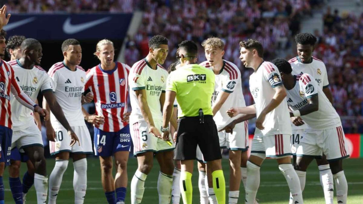 Confusión en el vestuario: expulsan al preparador de porteros del Atlético y a un colaborador de Mourinho