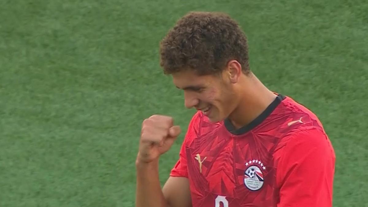 Hamza Abdelkarim celebra con la selección egipcia tras la victoria