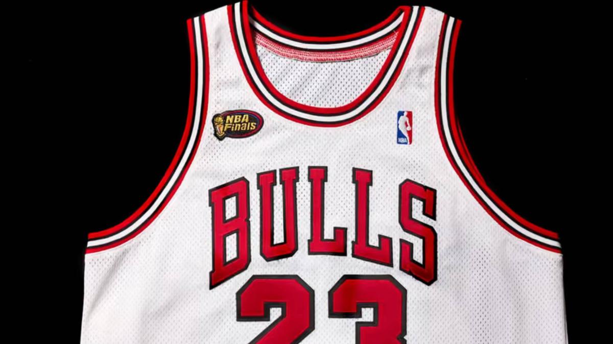 Récord en subasta: La camiseta de Jordan supera los 12 millones de dólares