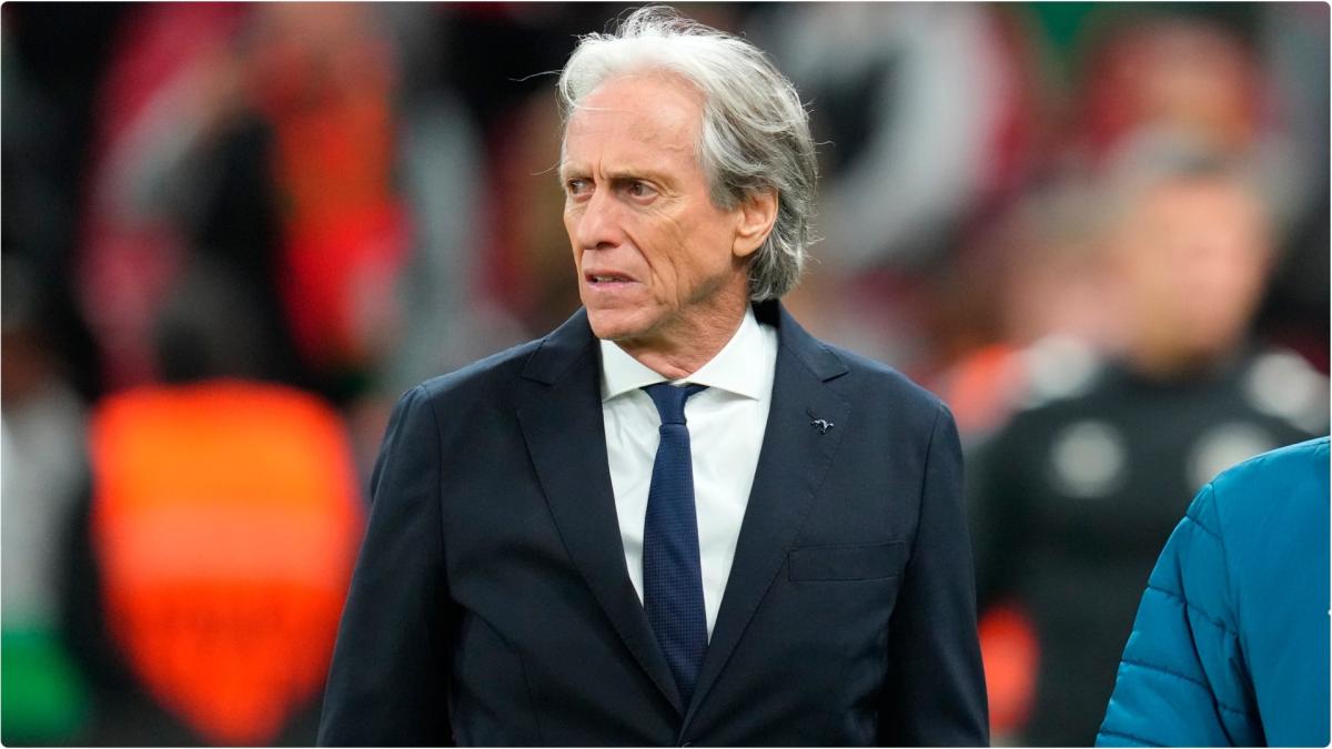Aficionado portugués agrede verbalmente a Jorge Jesus al llegar a Oporto con la selección