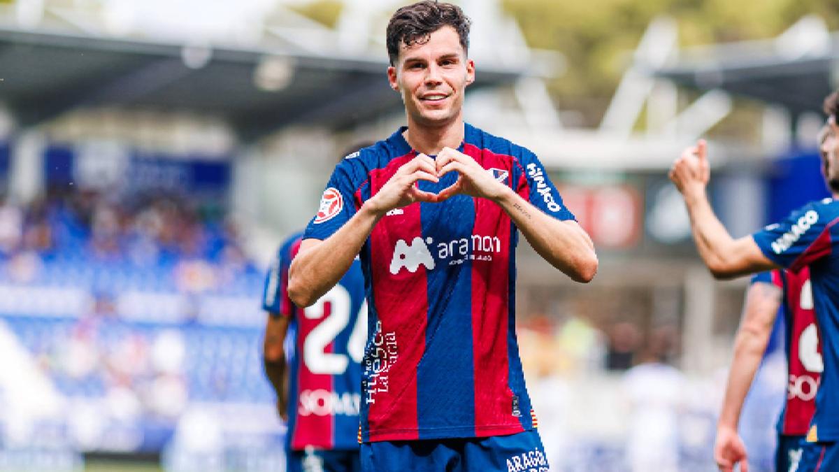 Luismi marca dos goles tras errores de Nil y saca al Huesca del aprieto