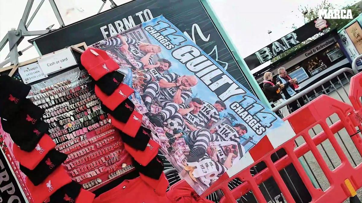 Anfield se viste de City con merchandising y curiosas imágenes de Guardiola