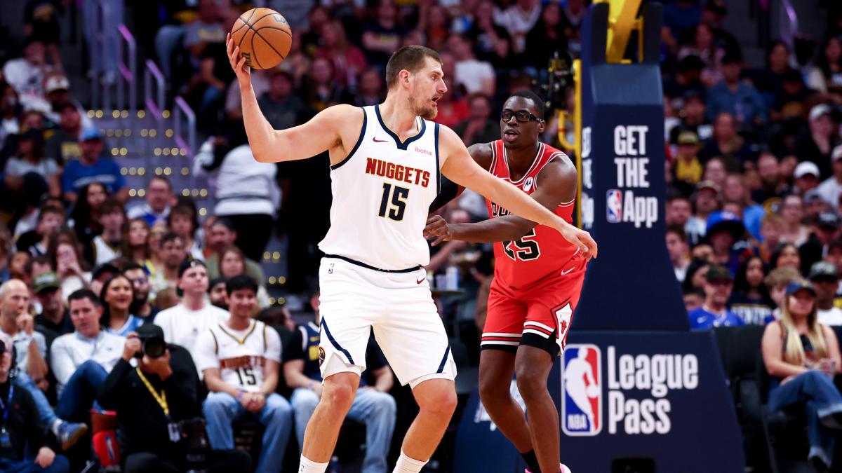  Nikola Jokic envía un mensaje a sus críticos con un triple-doble 