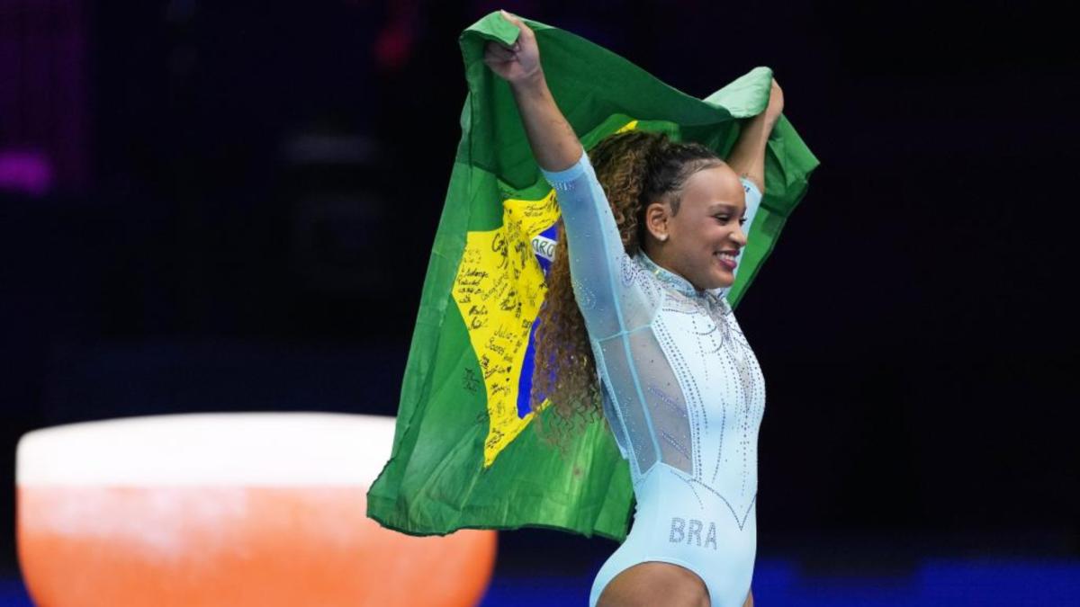 Rebeca Andrade vuelve por todo lo alto y suma otro oro mundial en salto