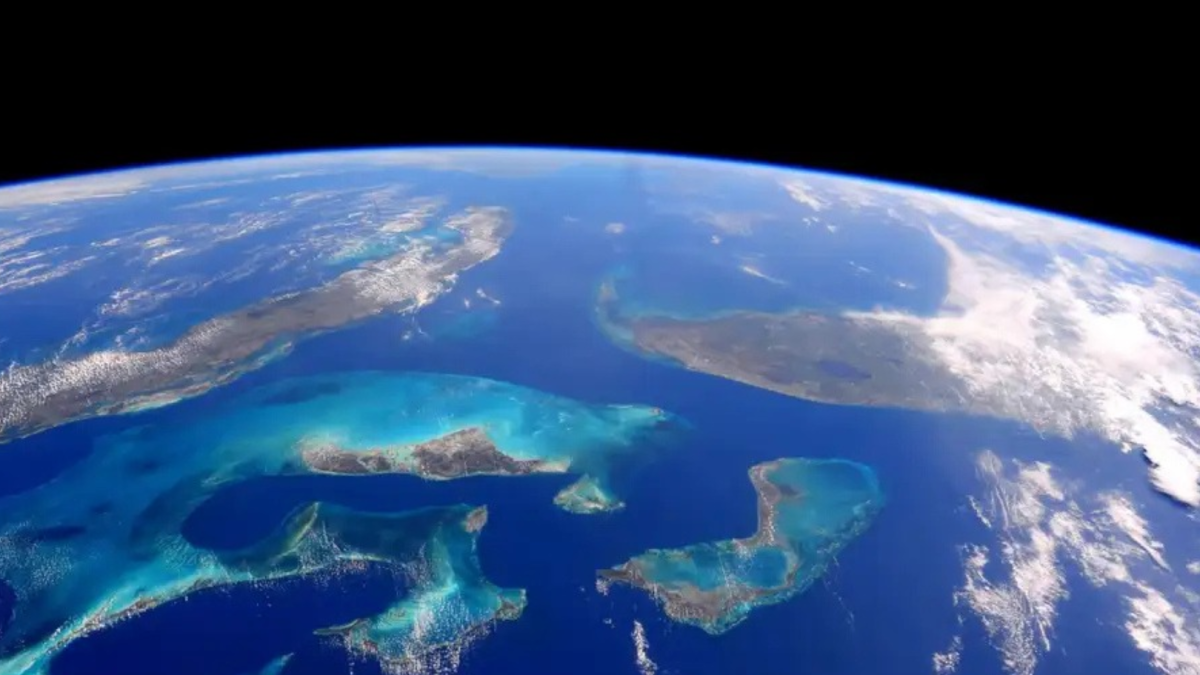 Hay más agua a 660 kilómetros bajo tus pies que en todos los océanos juntos: así es el 'océano' oculto