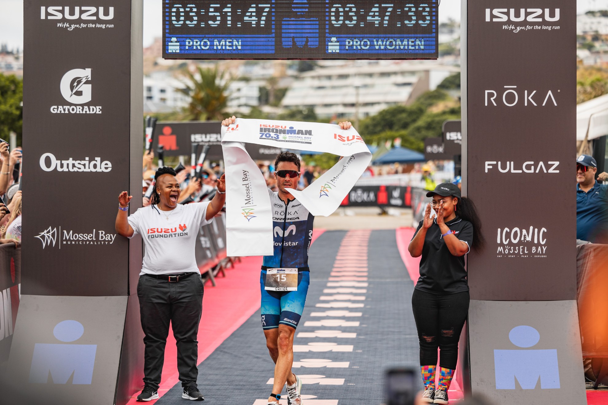 Javier Gómez Noya llega a meta en el IRONMAN 70.3 de Mossel Bay.