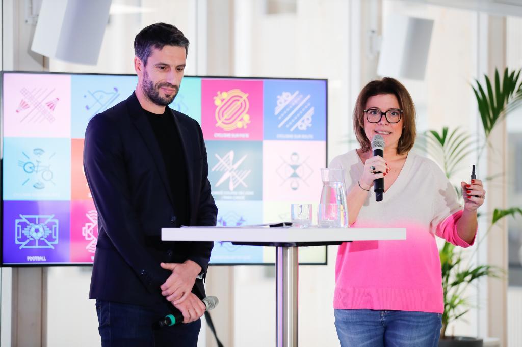Tony Estanguet y la directora artística de París 2024, Julie Matikhinem, durante la presentación de los pictogramas olímpicos