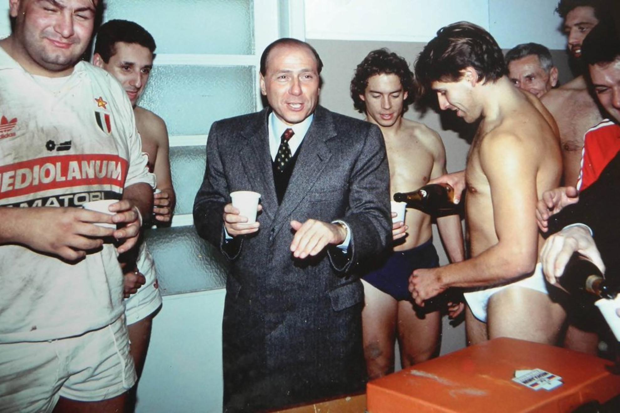 Silvio Berlusconi celebra un título con su equipo de rugby.