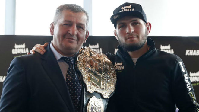 Khabib Nurmagomedov junto a su padre.