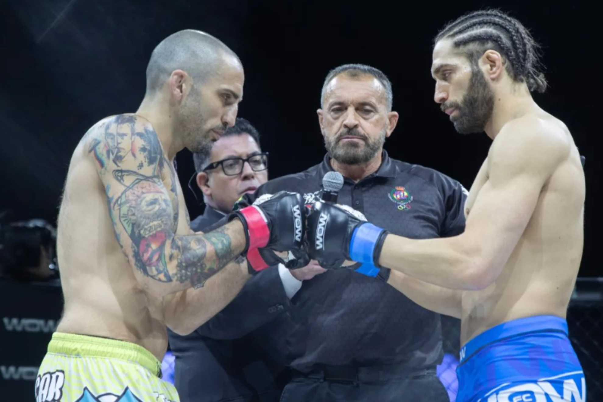 Enrique Wasabi y Michelangelo Colangelo se saludan.